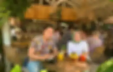 Nikahi Berondong, Suami Muzdalifah Ungkap Sifat Istrinya yang Sering Bikin Dirinya Kesal