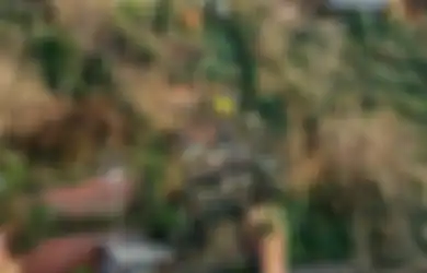 Dari Jauh Tampak Seperti Area Reruntuhan yang Dipenuhi Rumput, Namun Dibaliknya Ada Sesuatu yang Luar Biasa, Pantas Harganya Rp3,5 Miliar!