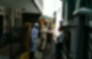 Mengamuk Saat Dijemput Petugas Medis, Pasien Corona Ini Peluk Orang Agar Ikut Tertular