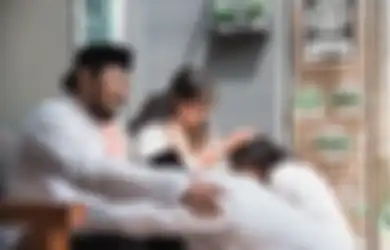 Penuh Makna dan Filosofi Mendalam, Inilah Asal Usul Tradisi Sungkeman Saat Lebaran yang Hanya Terjadi di Indonesia
