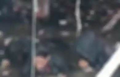 Menjijikkan, 8 Pemuda Ini Direndam di Kolam Penuh Sampah Karena Ketahuan Berjudi dan Pesta Miras di Tengah Pandemi Covid-19