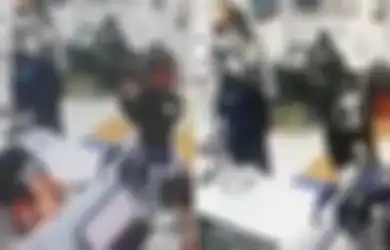 Kesal Ditegur Petugas, Wanita Ini Nekat Copot Celana Dalam di Muka Umum dan Pakai Sebagai Pengganti Masker