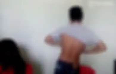 Niat Hati Pulang Ambil Jaket, Suami Malah Kaget! Istri Terciduk Ena-ena Bareng Pemuda di Dalam Rumah, si Selingkuhan Cuma Pakai CD di Dalam Kamar Mandi