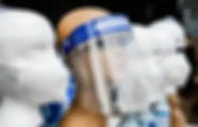 Gara-gara Cuma Pakai Face Shield Tanpa Masker, Kasus Baru Covid-19 Tiba-tiba Melonjak Lagi, Ahli: Face Shield Bukan Pengganti Masker