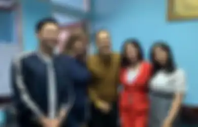 Masih Ingat Saipul Jamil? Pedangdut Senior yang Terpaksa Jualan Kopi di Dalam Bui Tampak Bahagia Saat Terima Kejutan Ulang Tahun dari Biduan Cantik Ini: Cuma Doa yang Bisa Aku Beri