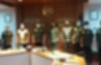 Terapkan Sapta Marga Prajurit TNI Lewat Bantuan Kepada Korban Covid-19, Dua Prajurit TNI Angkatan Laut ini Terima Penghargaan Ketua MPR RI