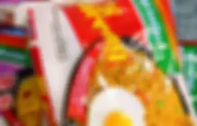 Warganet Bingungkan Foto Bumbu Indomie Goreng ada 2 Macam, Indofood: 'Orang Jawa Lebih Suka Cabe Bentuk Saus'