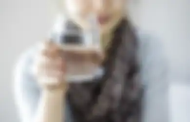 Ini 4 Manfaat Minum Air Putih Hangat Buat Kesehatan Kulit, Sudah Tahu?