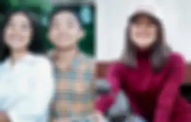 Saingi sang Adik yang Kini Menjelma Jadi Artis Topcer Ibu Kota, Kakak Betrand Peto di Kampung Pamer Momen Saat Pemotretan hingga Masuk Dapur Rekaman, Manglingi Banget!