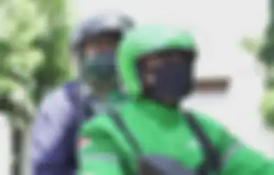 Kisah Ojol Jalani New Normal, Harus Pakai Protector Mirip Gatot Kaca