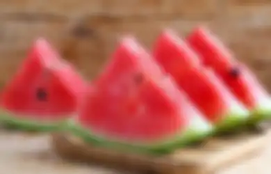 Nasib Malang, Usus Kakek Ini Membusuk Usai Makan Semangka yang Disimpan Dalam Kulkas