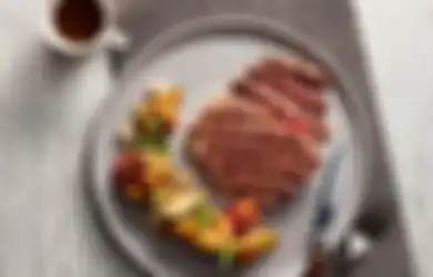 Alih-alih Dapat Gizi Seimbang, Makan Daging Bersamaan dengan Sayur Ternyata Salah, Begini Anjuran yang Benar!