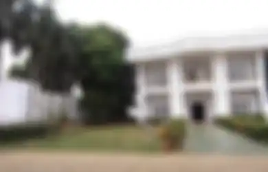 Menilik Kembali Rumah Putih Bergaya Klasik yang Viral Sering Dipakai Syuting Sinetron, Terbongkar Harga Sewanya Tembus Rp 150 Juta per Bulan!
