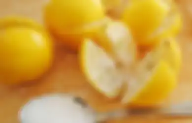 Wajib Tahu Biar Nggak Nyesel, Iris Lemon dan Taburkan Garam Sebelum Tidur, Ini 8 Manfaat Luar Biasa Bagi Tubuh!