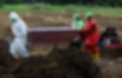 Pemakaman Jenazah Pasien Covid-19 Ditolak Kepala Daerah, Tindakan Sopir Ambulans yang Rela Antar Jenazah dari Jawa Timur ke Jakarta Banjir Pujian, Khofifah: Pengorbanan Luar Biasa!