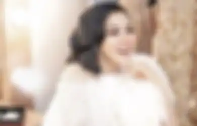 Dikenal Glamor dan Hidup Bergelimang Harta, Begini Reaksi Tetangga Ditanya Tingkah Laku Syahrini Selama Ini, Ada Apa?