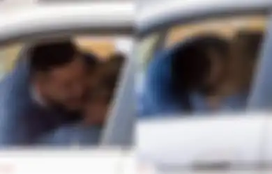 Histeris Neneknya Tak Sadarkan Diri, Seorang Cucu Berikan Nafas Buatan Untuknya, Padahal Sang Nenek Sekarat Karena Virus Corona