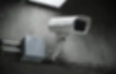 Bukti Ajal Bisa Menjemput Kapan Saja, Seorang Ibu Tewas Bersimbah Darah Setelah Tak Sengaja Menabrak Pintu Kaca Sebuah Bank, Detik-detik Menegangkan Terekam CCTV!