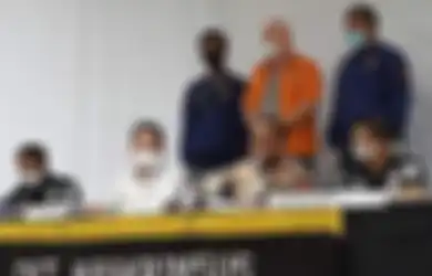 Gemar Bikin Video Saat Berhubungan Intim dengan Anak di Bawah Umur, Bule Amerika yang Jadi Buronan FBI Dicokok Polisi Gegara Ketahuan Tak Bisa Tahan Nafsu di Jakarta 