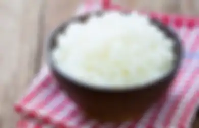 Mulai Sekarang Coba Tambahkan 2 Sendok Minyak Kelapa Saat Memasak Nasi, Lihat Perubahan yang Luar Biasa ini Saat Nasi Matang dan Rasakan Manfaatnya Untuk Kesehatan Tubuh