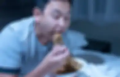 Sedang Mengunyah Makanan Sahur Tapi Adzan Subuh Berkumandang, Ustaz Abdul Somad Jelaskan Solusinya