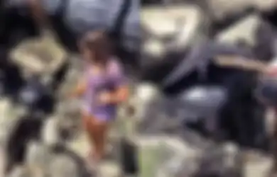 Mengira Isinya Segepok Uang, Wanita Ini Syok Bukan Main Setelah Mengetahui Kebenaran di Balik Koper Misterius yang Ditemukan di Tepi Sungai itu