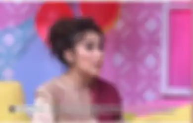 Kembali Dapat Kejutan Ulang Tahun, Ayu Ting Ting Kedatangan Sosok Pria yang Mengisi Masa Lalunya, Sang Biduan: Lagi Seru-serunya Pacaran Gitu