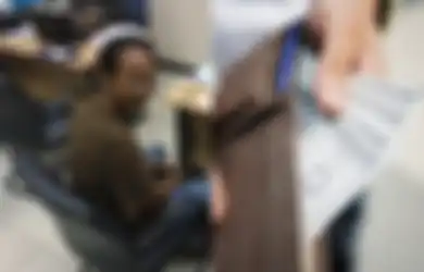 Temukan Dompet Berisi Uang Segepok dan Kartu Kredit, Tunawisma ini Tak Tergiur Harta di Depannya dan Pilih Kembalikan kepada Pemiliknya, Akhirnya Dapat Imbalan Tak Terduga