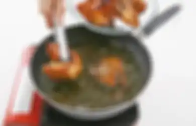 Cara Mudah Sulap Minyak Goreng Bekas Jadi Jernih Seperti Baru, Cukup Pakai 3 Bahan Dapur Ini dan Lihat Hasilnya yang Menakjubkan!
