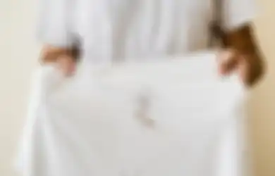 Jangan Langsung Buang Baju yang Kena Noda Kuning, Cukup Andalkan Bahan Alami ini Untuk Membuatnya Kembali Putih Seperti Baru!