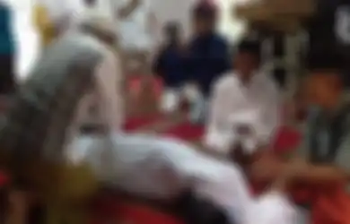 Dituduh Punya Ilmu Santet yang Dikirim Lewat Bingkisan, Nenek Ini Terpaksa Jalani Ritual Sumpah Pocong Demi Buktikan Kebenarannya
