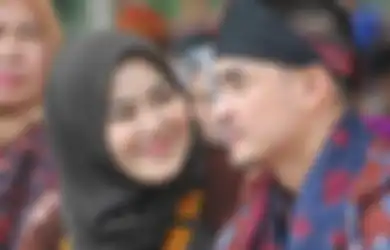 Telan Pil Pahit Kehidupan Harus Besarkan Anaknya Seorang Diri, Sherrin Tharia Pilih Lepas Jilbab, Penampilan Mantan Istri Zumi Zola Bikin Netizen Syok!