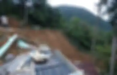 Terekam Kamera! Ini Video Detik-detik Jalan Trans Sulawesi Ambruk, Jerit Warga Terdengar Saat Rumah di Sekitar Ikut Lenyap Tersapu Longsor