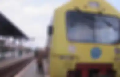 KRL Jogja - Solo Resmi Beroperasi, Bagaimana Nasib KA Prameks?