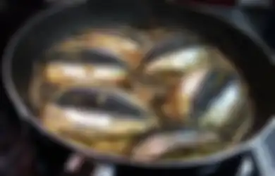 Gampang tapi Banyak yang Salah! Ternyata Cuma Butuh 4 Langkah Agar Ikan Tak Lengket Saat Digoreng