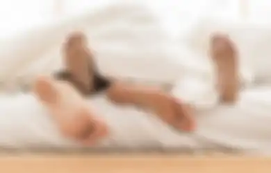 Asyik Mendesah dengan Selingkuhan, Istri Syok Tahu Suami Dengarkan dari Kolong Kasur, Endingnya Bikin Merinding