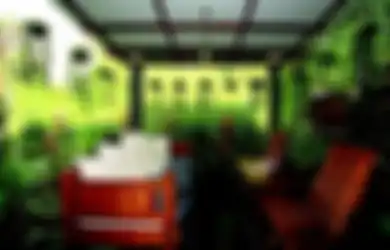 Segar dan Cantiknya Saat Tanaman Hias Jadi Penghalau Tampias di Teras