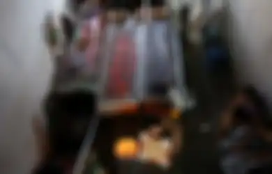 Lakukan Ritual 'Pernikahan Mayat' Untuk Menolak Bala, Warga Desa Ini Syok Ketakutan Ketika Salah Satu Mayat Justru Hidup dan Membuka Peti Mati