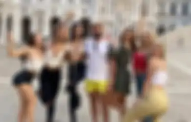 Hidupnya Tak Pernah Sepi dari Kerumunan Wanita Cantik nan Seksi, Ternyata Ini yang Membuat Milyuner Ini Mampu Bercinta Hingga 728  Kali dengan Bidadarinya!