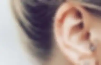 Seorang Ibu Ngamuk Ke Sekolah Karena Anak Cowoknya Nggak Boleh Pake Anting