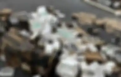 Truk Pengangkut Alami Kecelakaan, 20 Ribu iPhone Baru Hancur Terbakar