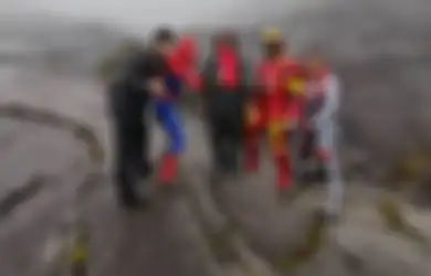 Kelompok Pendaki Panjat Gunung Pake Kostum Avengers, Ini Tujuan Mulia Di Baliknya
