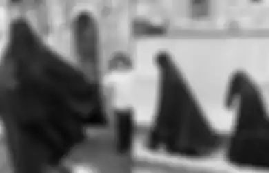 Awalnya Dikira Orang 'Baik-baik', Siapa Sangka Wanita dengan Pakaian Serba Tertutup Ini Anggota Sekte Kontroversial di Yerusalem, Jumlahnya Diprediksi Ratusan!