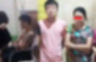 4 Hari Tak Pulang ke Rumah, Pria Ini Terciduk Lagi Asyik Ngamar dengan Wanita di Kos-kosan, Istri Sah yang Hamil Murka dan Memaki Habis si Pelakor hingga Lakukan Perbuatan Ini