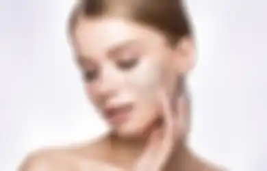 Ahli Kulit: 4 Kesalahan Scrub Wajah Ini Bikin Iritasi & Berjerawat!