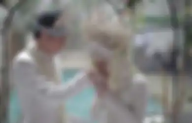 2 Bulan Jalani Taaruf hingga Berakhir di Pelaminan, Dinda Hauw Bagikan Momen Romantis Bareng Rey Mbayang Hingga Rela Lakukan Hal Mengejutkan Ini di Malam Pertama