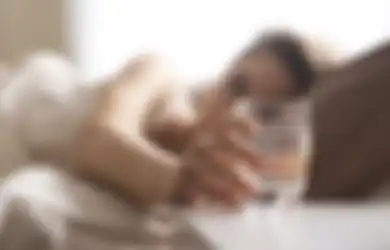 Coba Rutin Minum Air Putih Sebelum Tidur, Rasakan 8 Manfaatnya yang Luar Biasa Berikut ini