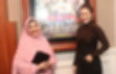 Dulu Jadi Bintang Panas Hingga Dijuluki Bomseks, Begini Kabar Pemeran ‘Inem Pelayan Seksi’ yang Sudah Berhijrah dan Miliki Anak yang Tak Kalah Seksi