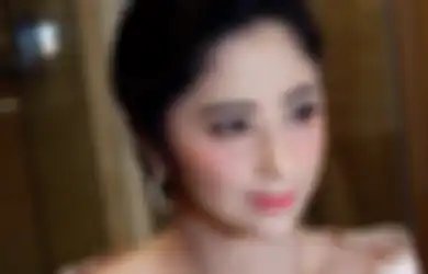 Pakai Baju Seksi dan Sepatu Boots Super Norak, Dewi Perssik Keliling Blok M Hingga Diusir Pedagang Kaki Lima: Satunya Lagi Marahin Aku!