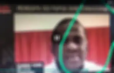 Sosoknya Geger karena Adanya Perempuan Tanpa Busana yang Muncul di Belakangnya Saat Webinar, Dosen Uncen yang Ramai Diperbincangkan Ini Beri Klarifikasi dan Siap Ambil Jalur Hukum: Pembunuhan Karakter yang Menyerang Anak Saya!